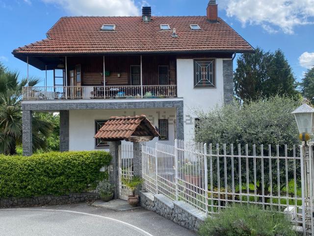 Villetta bifamiliare in vendita di 310 m² in Via Tetti Bellaria, 4