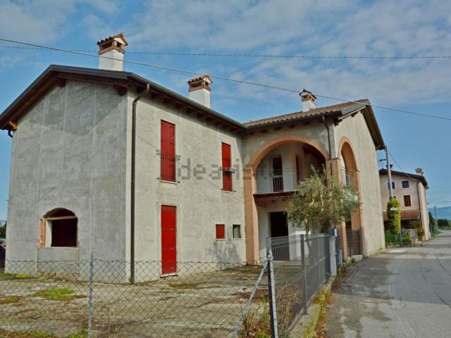 Villetta bifamiliare in vendita di 310 m² in Via Caffo