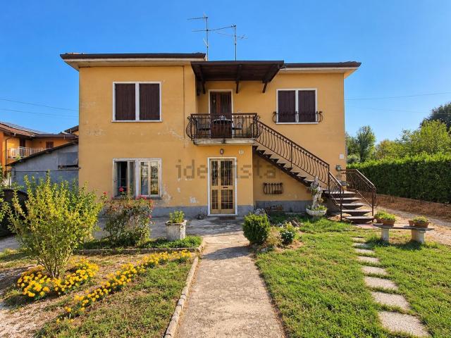 Villetta bifamiliare in vendita di 310 m² in Via della Libertà, 53