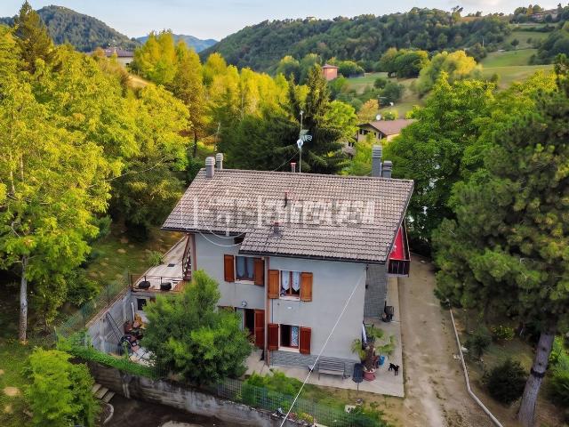 Villetta bifamiliare in vendita di 310 m² in Via Europa, 56