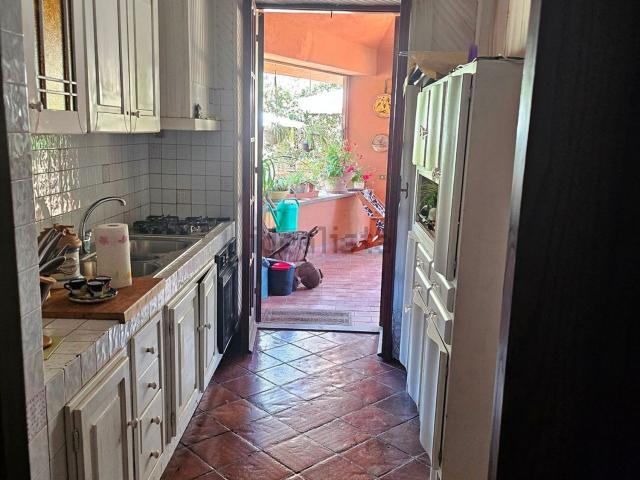 Villetta bifamiliare in vendita di 310 m² in Via Fontanaccio, 10