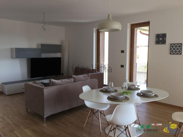 Villetta bifamiliare in vendita di 310 m² in Via Alberto Zanlari
