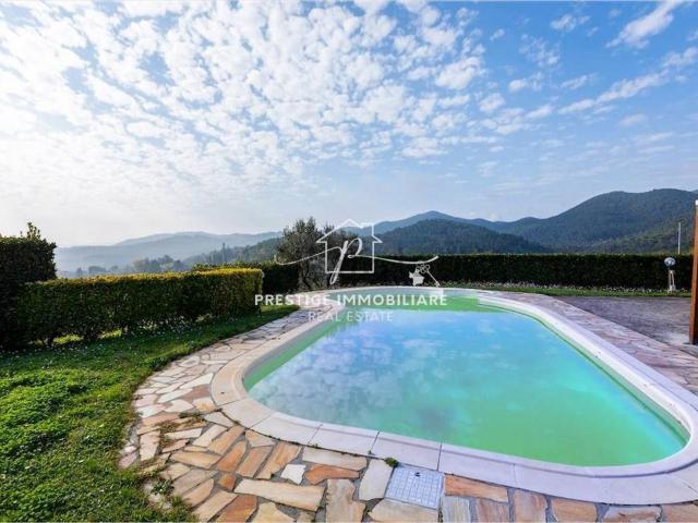 Villetta bifamiliare in vendita di 310 m²