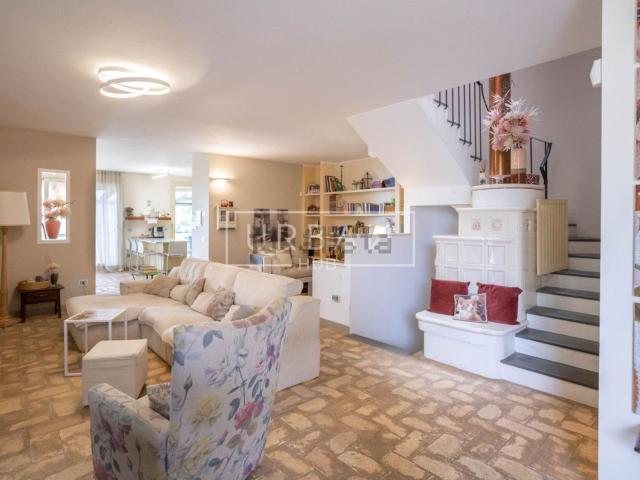 Villetta bifamiliare in vendita di 310 m²
