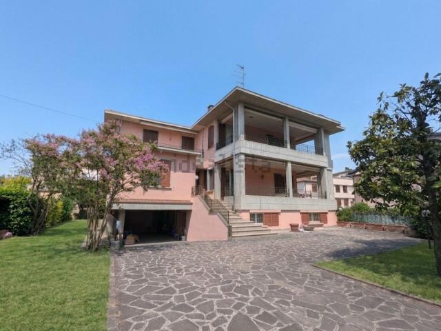 Villetta bifamiliare in vendita di 311 m² in Via M.K.Gandhi
