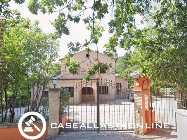 Villetta bifamiliare in vendita di 312 m² in Via Valdicerro di Sopra
