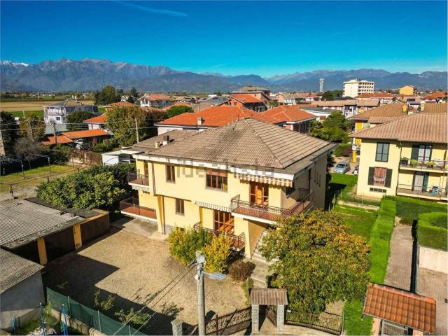 Villetta bifamiliare in vendita di 312 m² in Via Puccini, 17