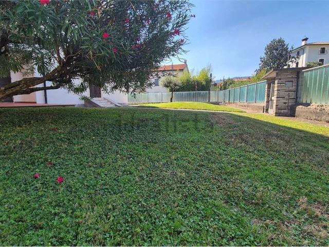 Villetta bifamiliare in vendita di 312 m²