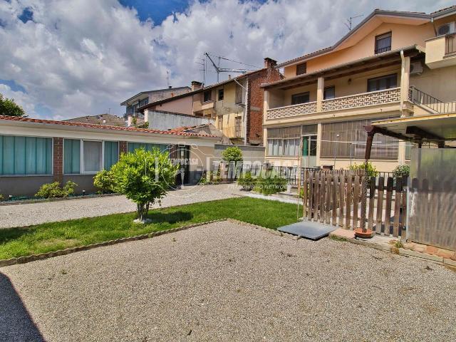 Villetta bifamiliare in vendita di 312 m² in Via Ticino