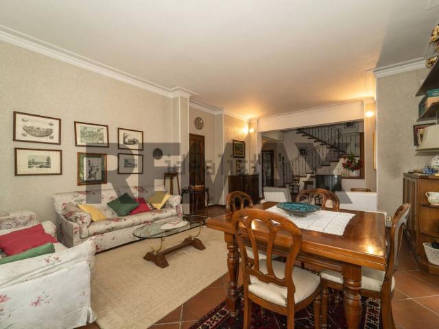 Villetta bifamiliare in vendita di 317 m² in Strada Revigliasco, 91