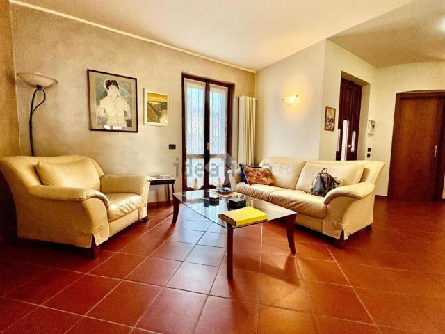 Villetta bifamiliare in vendita di 317 m² in Via Coclino, 8