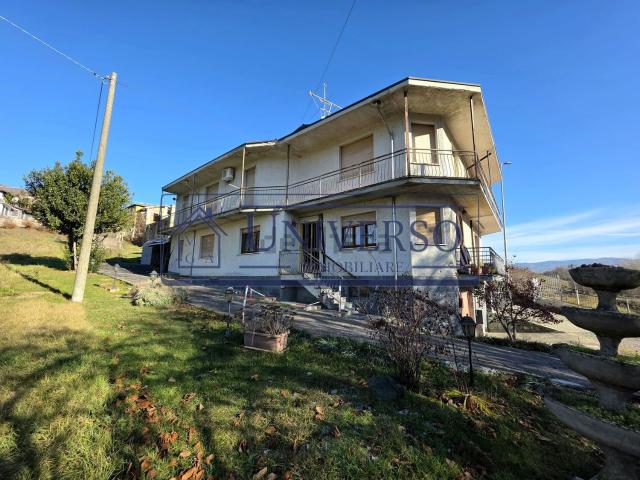 Villetta bifamiliare in vendita di 315 m² in Località Casa Massone, 14