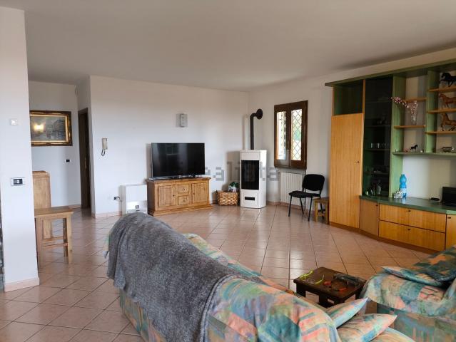 Villetta bifamiliare in vendita di 315 m² in Piazza Giuseppe Giusti, 55