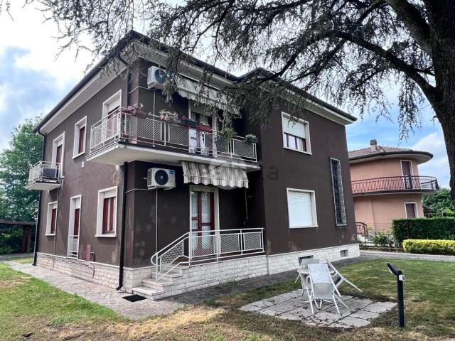 Villetta bifamiliare in vendita di 315 m² in Via Bionde, 41