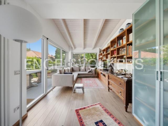 Villetta bifamiliare in vendita di 315 m² in Via E. Caprera, 15