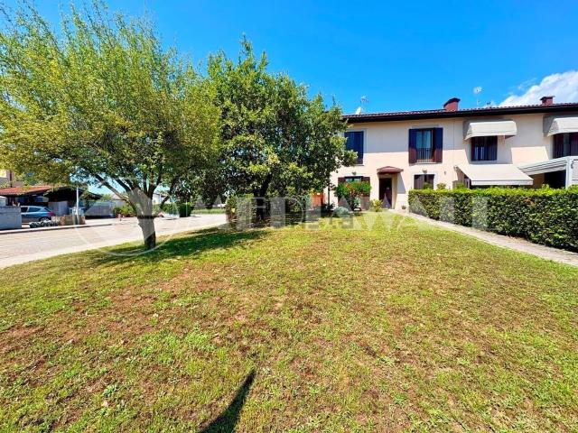 Villetta bifamiliare in vendita di 315 m² in Via Martin Luther King, 1