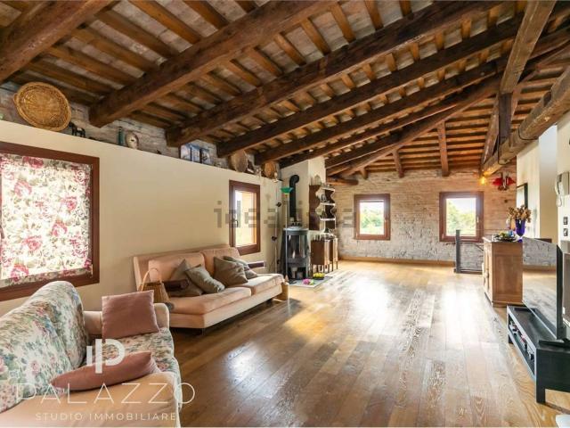Villetta bifamiliare in vendita di 315 m²