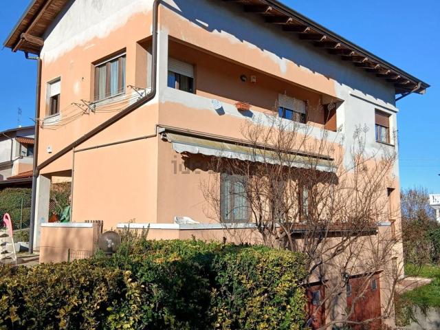 Villetta bifamiliare in vendita di 316 m² in Località Valentino, 116