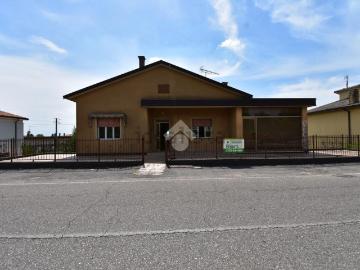 Villetta bifamiliare in vendita di 316 m² in Via Medole, 42