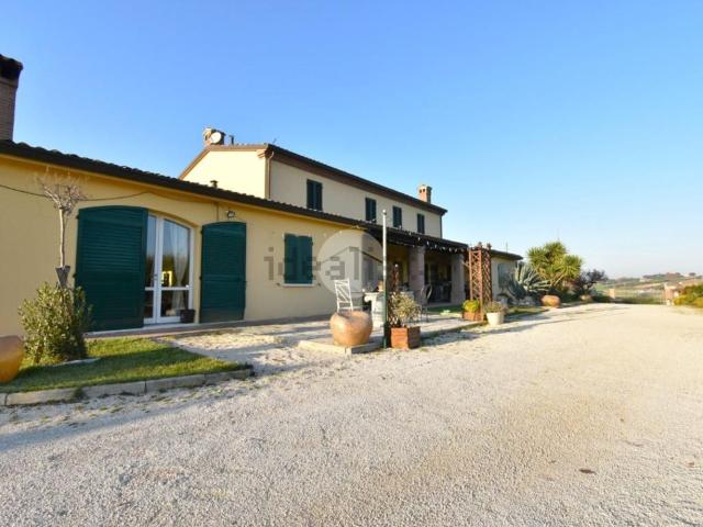 Villetta bifamiliare in vendita di 316 m² in Via Montalbano