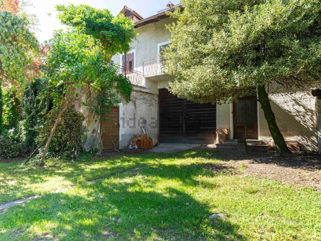 Villetta bifamiliare in vendita di 318 m² in Strada del Vino, 1