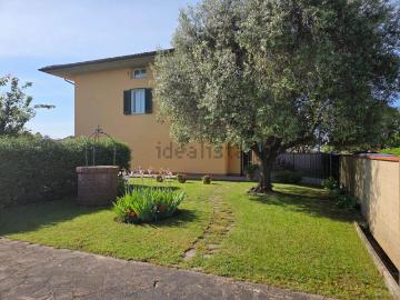Villetta bifamiliare in vendita di 318 m²