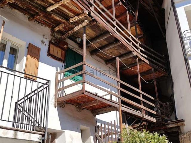 Villetta bifamiliare in vendita di 319 m² in Frazione Savignano