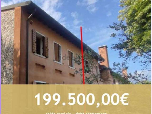 Villetta bifamiliare in vendita di 319 m² in Via Guizze
