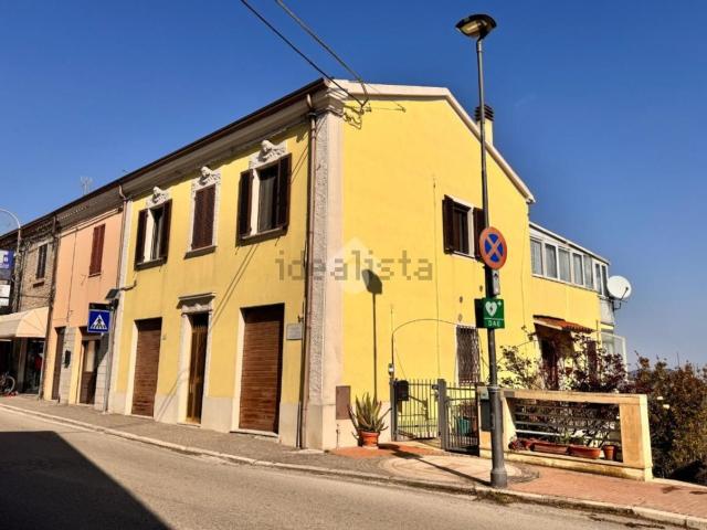 Villetta bifamiliare in vendita di 319 m² in Via Roma