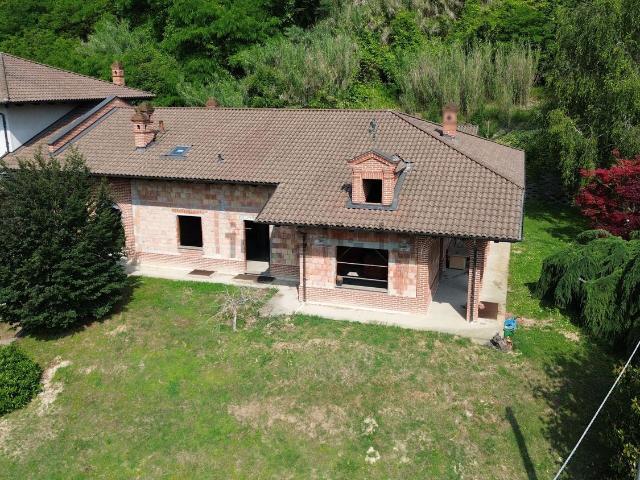 Villetta bifamiliare in vendita di 323 m² in Frazione San Pietro, 10