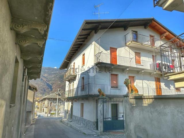 Villetta bifamiliare in vendita di 320 m² in Frazione Gorret, 7