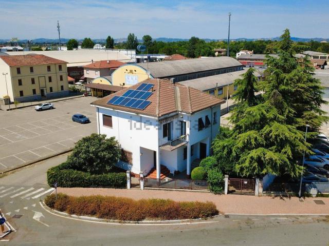 Villetta bifamiliare in vendita di 320 m² in Via Vecchia Torino, 3