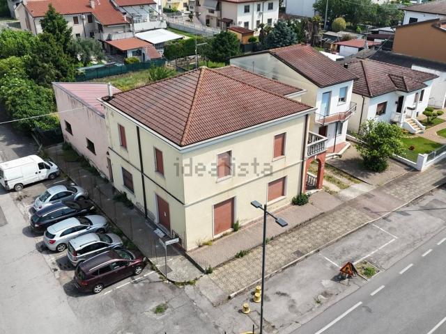 Villetta bifamiliare in vendita di 320 m² in Via XX Settembre, 60