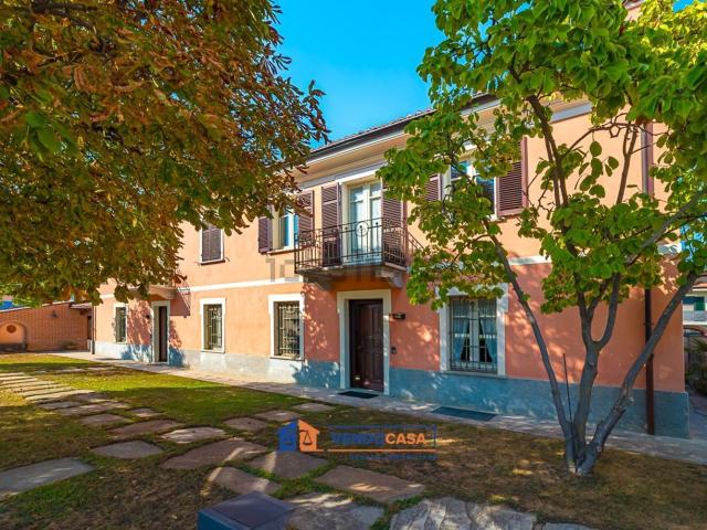 Villetta bifamiliare in vendita di 320 m² in Via Antica di Costigliole, 1