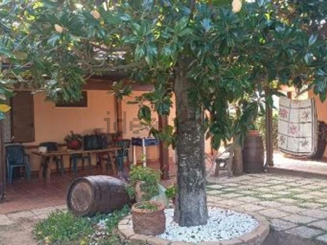 Villetta bifamiliare in vendita di 320 m² in Via Cantò, 91