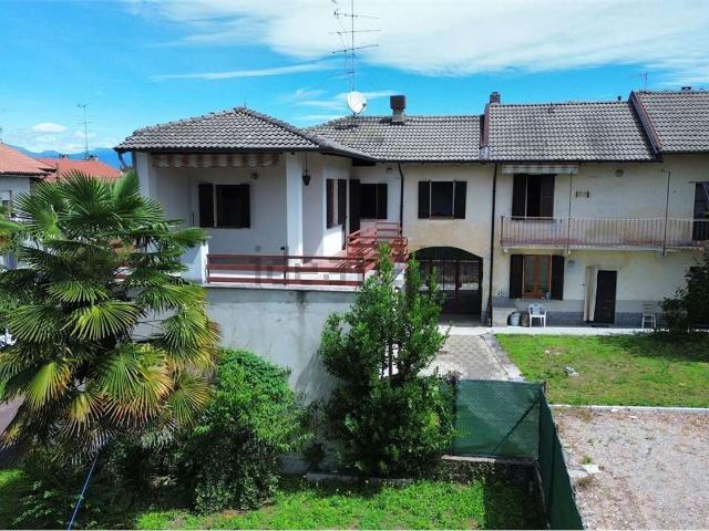 Villetta bifamiliare in vendita di 320 m² in Via E. Toti, 3