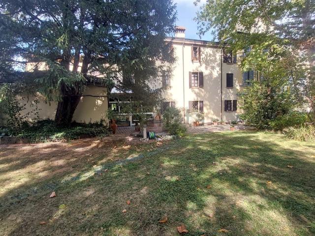 Villetta bifamiliare in vendita di 320 m² in Via G. Marconi