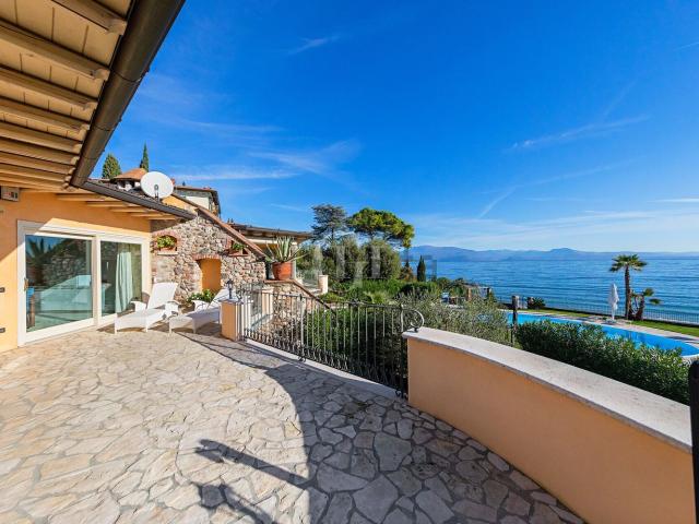 Villetta bifamiliare in vendita di 320 m² in Via G. Marconi, 51