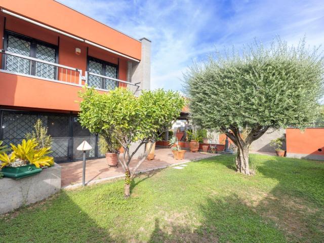 Villetta bifamiliare in vendita di 320 m² in Via Leonardo Sciascia