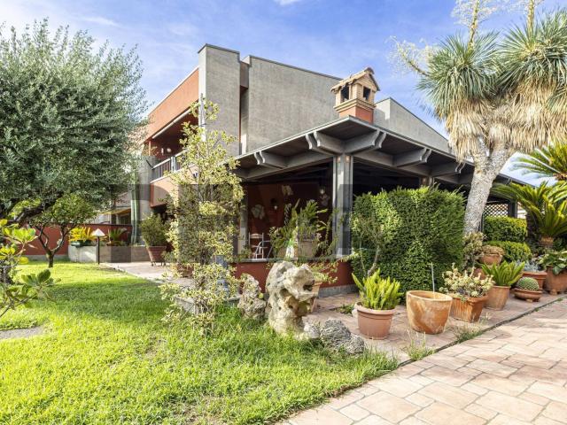 Villetta bifamiliare in vendita di 320 m² in Via Leonardo Sciascia, 17