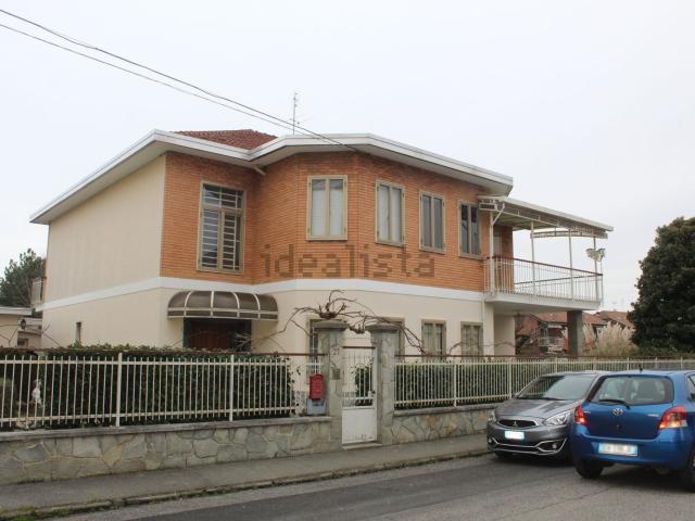 Villetta bifamiliare in vendita di 320 m² in Via Luigi Ronco