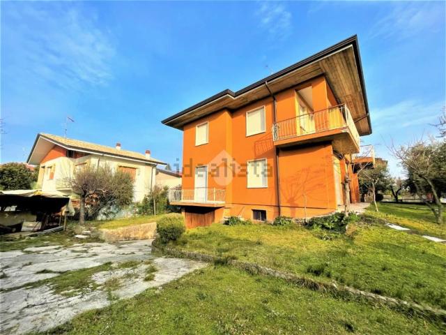 Villetta bifamiliare in vendita di 320 m² in Via Rio Ponale, 14