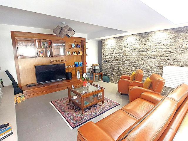 Villetta bifamiliare in vendita di 320 m² in Via Salvatore Patti
