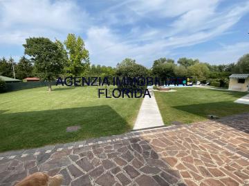 Villetta bifamiliare in vendita di 320 m²