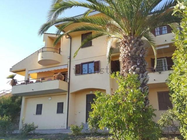Villetta bifamiliare in vendita di 320 m²