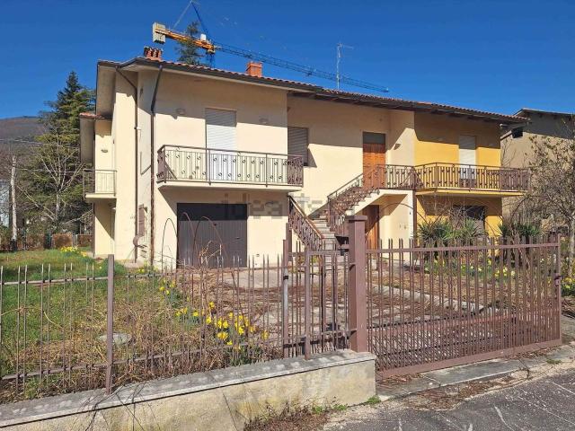 Villetta bifamiliare in vendita di 320 m²