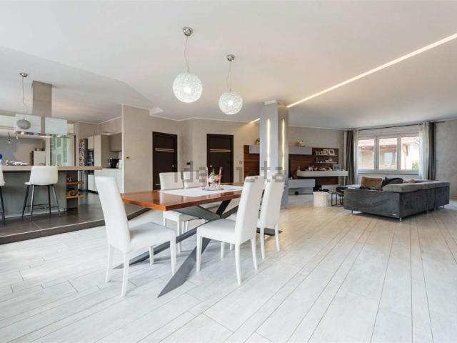 Villetta bifamiliare in vendita di 320 m²