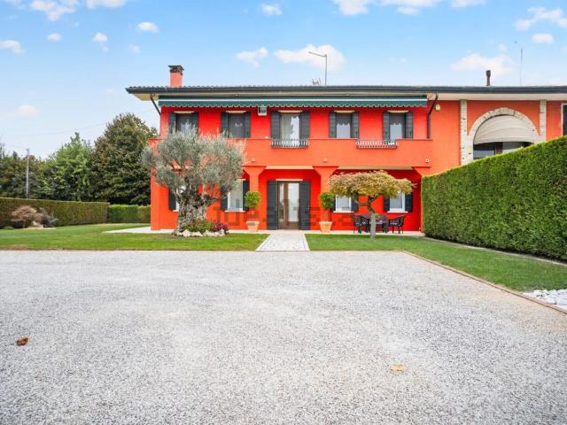 Case e ville in vendita di 320 m²