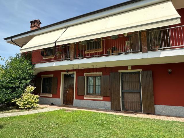 Villetta bifamiliare in vendita di 321 m² in Strada Racconigi, 8