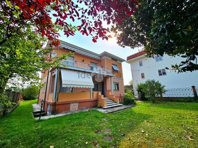 Villetta bifamiliare in vendita di 321 m² in Via San Firmino, 1